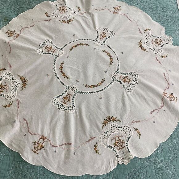 Vtg Tablecloth and Runner crochet embroidered cross stitch - Picture 6 of 8
